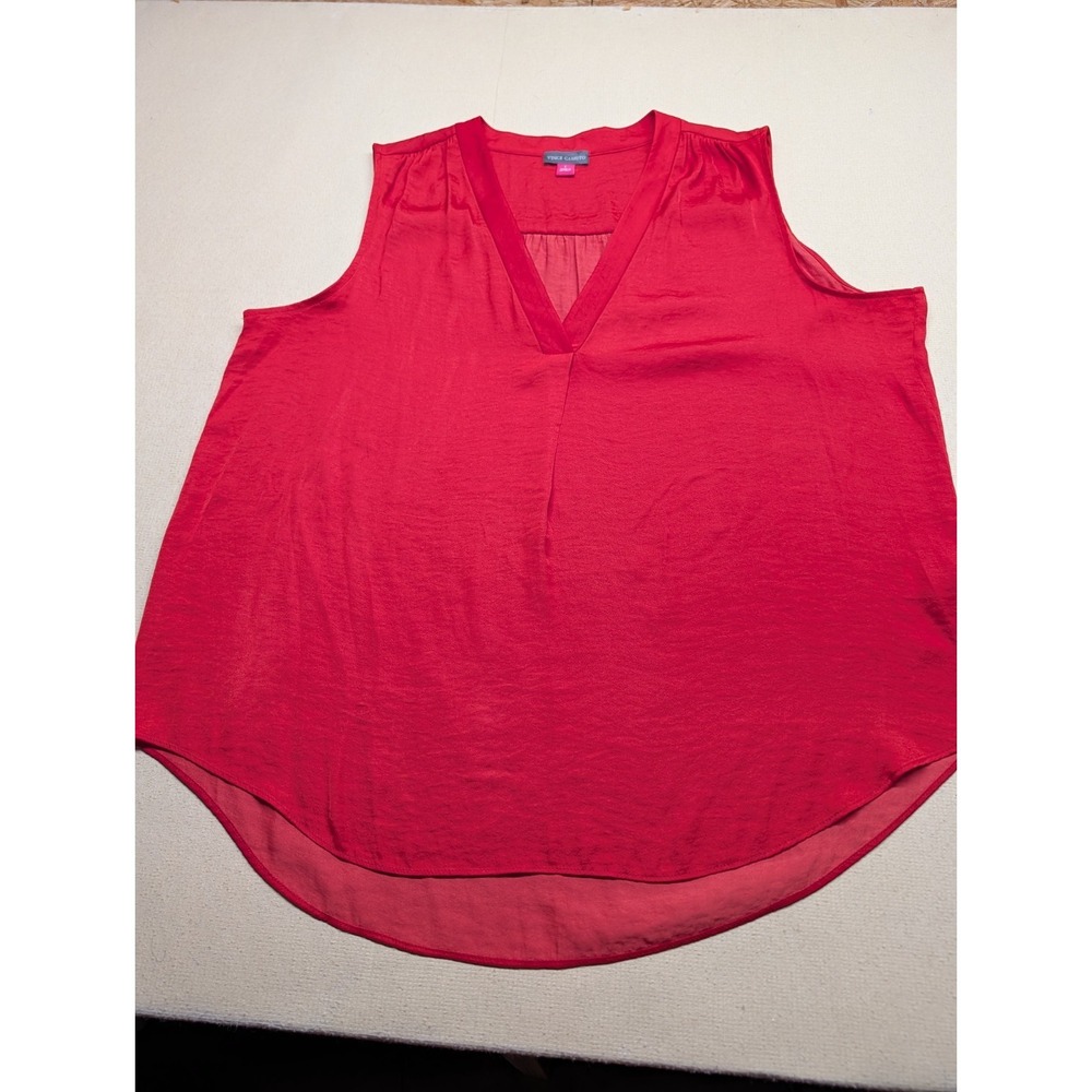Vince Camuto Women's‎ Tank Size L Red Rounded Bottom 100% Polyester Flowy